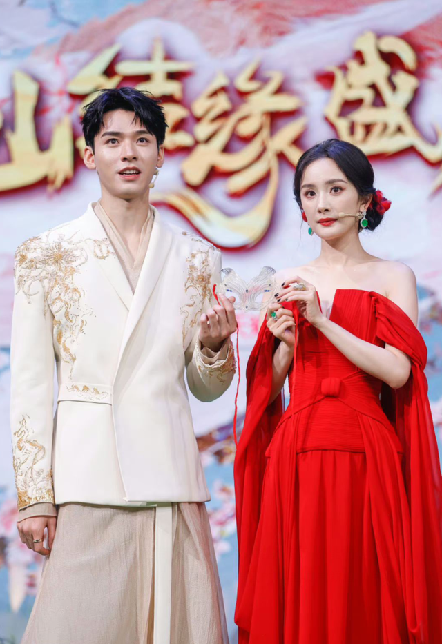 许凯,曾舜晞,严浩翔,毛不易,黄明昊,黄晓明,毛不易,李荣浩,贾乃亮