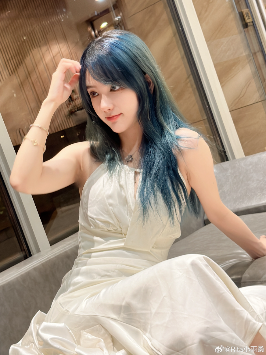 lpl老婆rita蓝发白裙她真的太清纯了