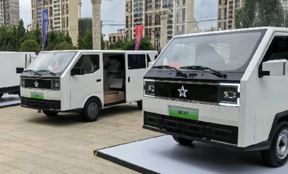 面包车还是MPV？红星BOX1实车曝光，侧滑门，2＋2座椅布局_腾讯新闻