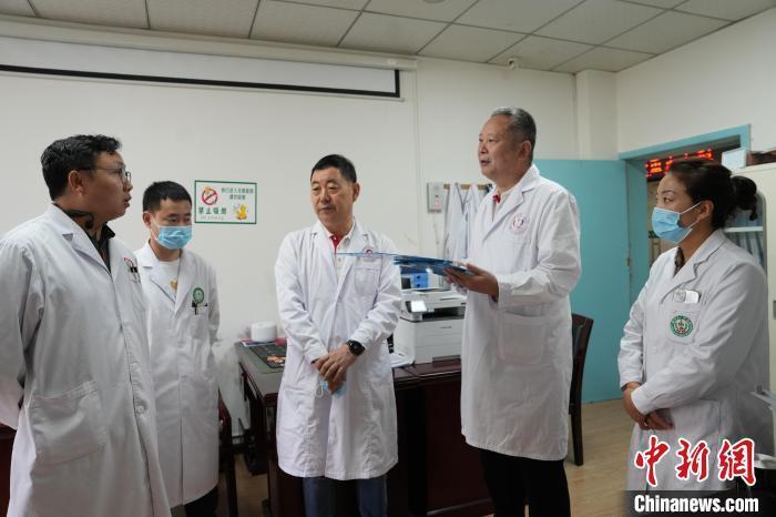 "同心·共铸中国心"志愿者深入四川康定开展医疗帮扶活动