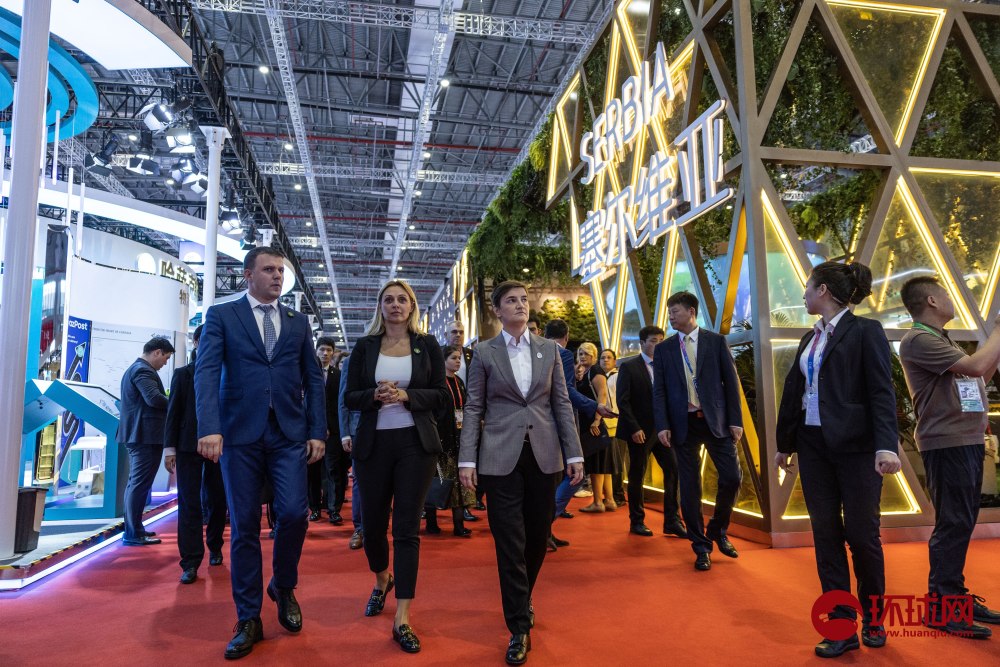 塞尔维亚总理布尔纳比奇出席进博会塞尔维亚国家馆开馆仪式