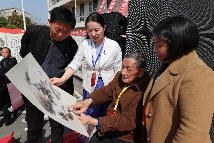 安徽蕭縣200畫家聚首同繪桃花新畫卷