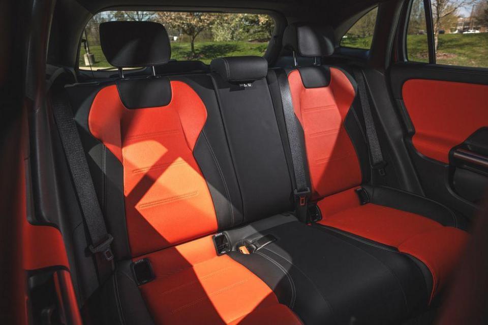 相对低调的运动感,中期改款奔驰amg gla 35实车图发布