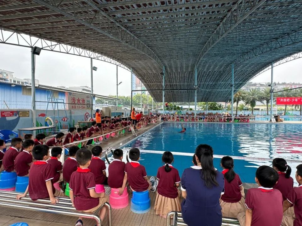 游泳进校园 | 碧水湾水上游乐场联合玉林市游泳协会,英才小学举行防