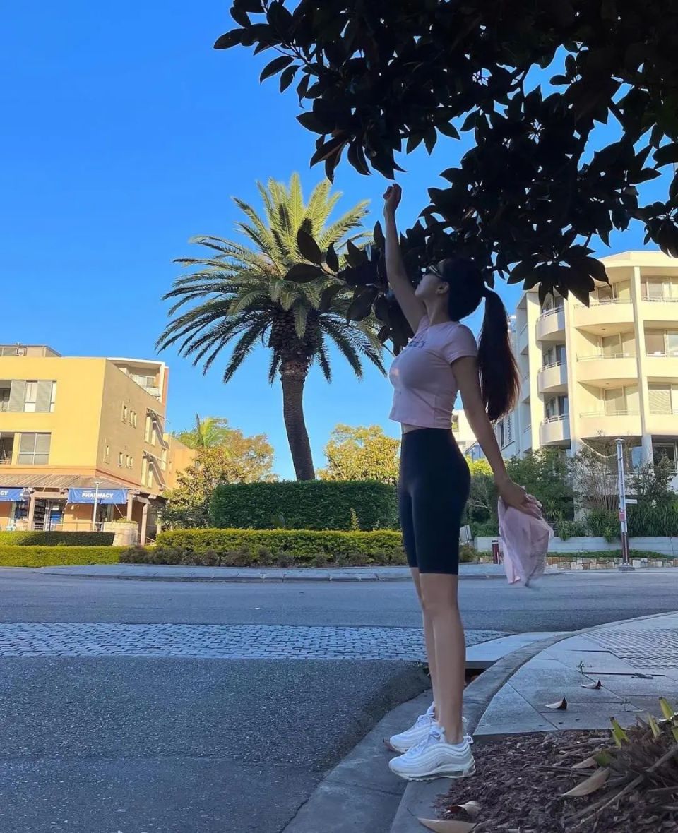 没见过这种尺度的 soda!「付费写真」卖爆,还狂秀球鞋!