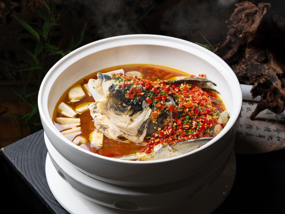 湖南衡阳特色美食餐饮"赞湘老长沙"在昆明开业香港云南总商会现场授牌