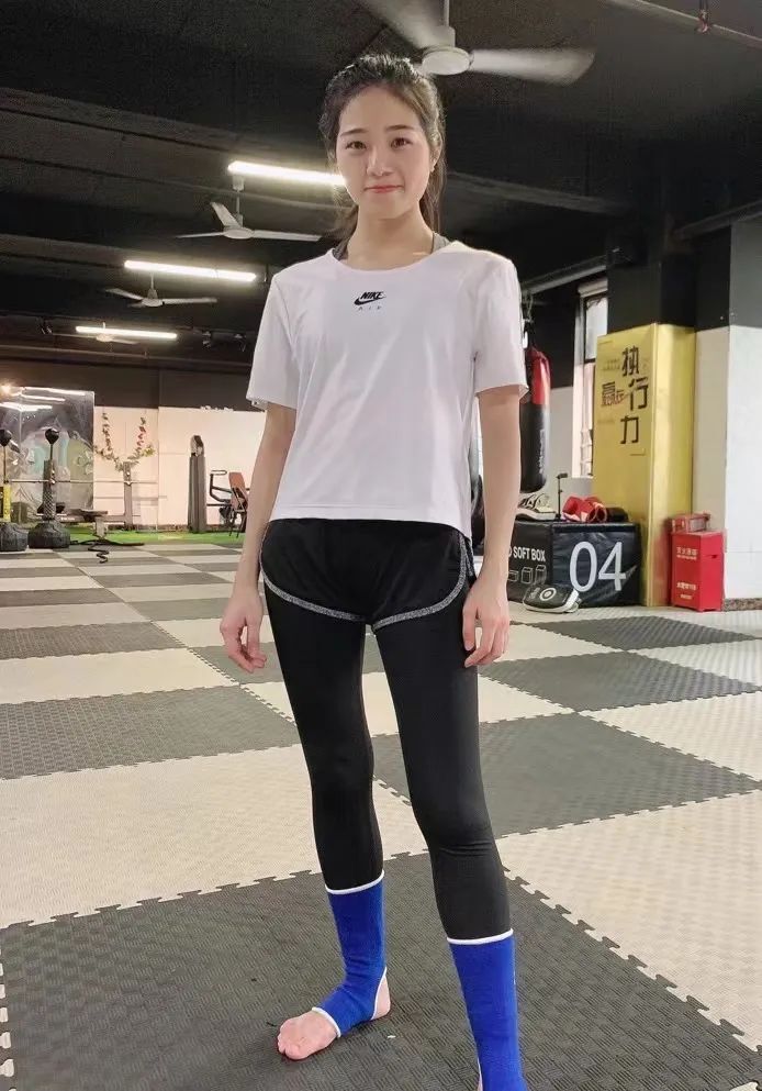 曾抑郁到想轻生,却逆袭泰拳教练,97年美女上演莞版"热辣滚烫"!