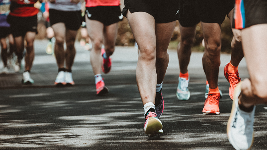 跑马拉松,中年人决定夺回对人生的价值判断|见识