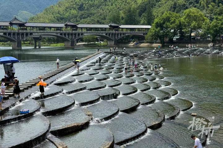 诸暨龙鳞坝图片