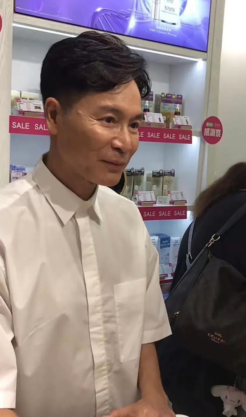 58岁郭晋安近照曝光脸部僵硬不自然曾否认整容称是因药物过敏