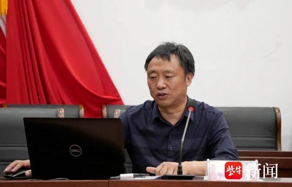 培训会上,射阳县人居办主任,环境卫生站站长顾鹏程重点围绕村容村貌