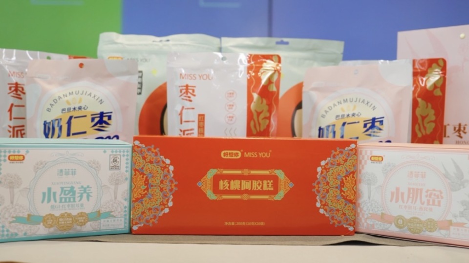 "石芳介绍,抖音快手是基于内容和兴趣进行传播,以达人带货来说,达人