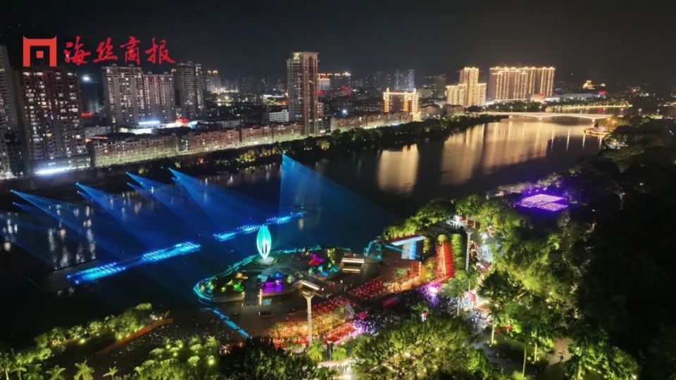 今夜,南安灯光璀璨!无人机表演,水幕光影秀,音乐喷泉……-腾讯新闻
