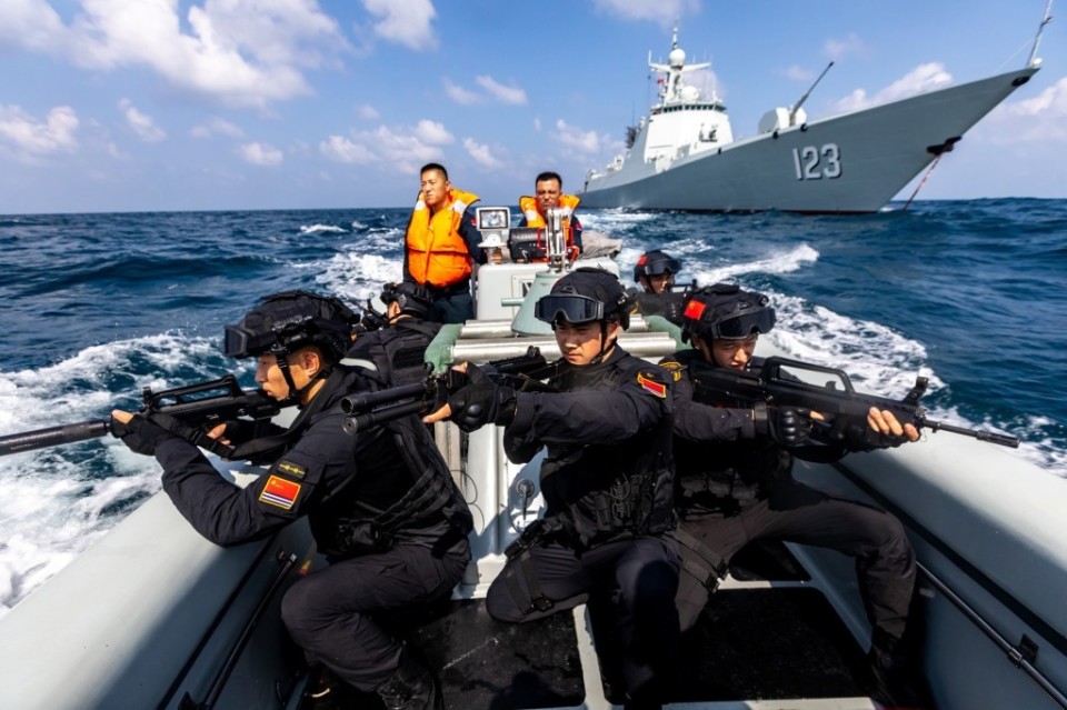 让我们来看看,海军第42批护航编队的一天