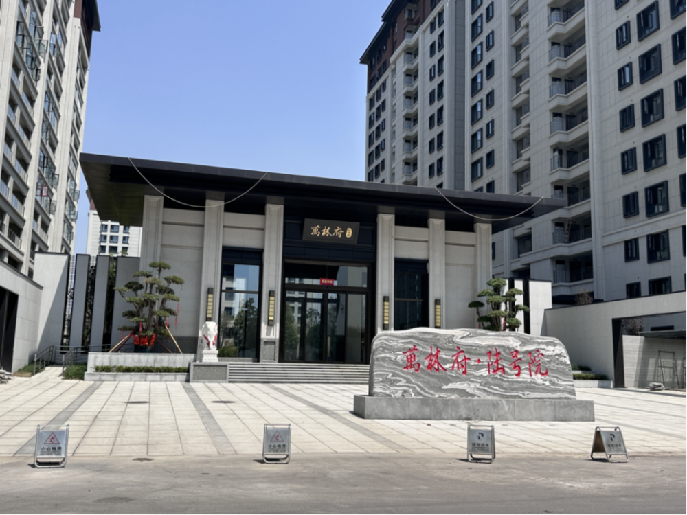 ▍龙居华府,19000元/㎡龙居华府的开发商是益通置业,小开发商,价格