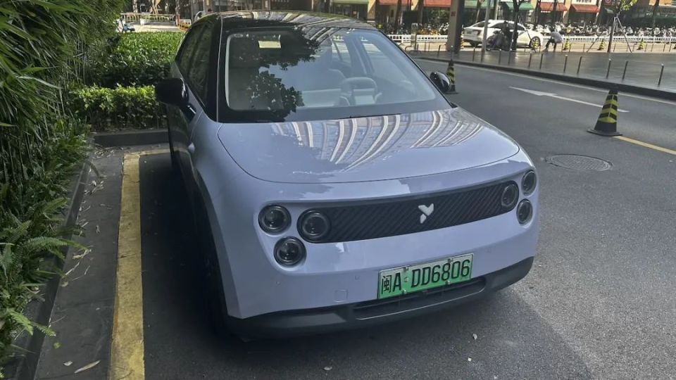 萤火虫成蔚来新宠，走时尚路线，产品力究竟如何？