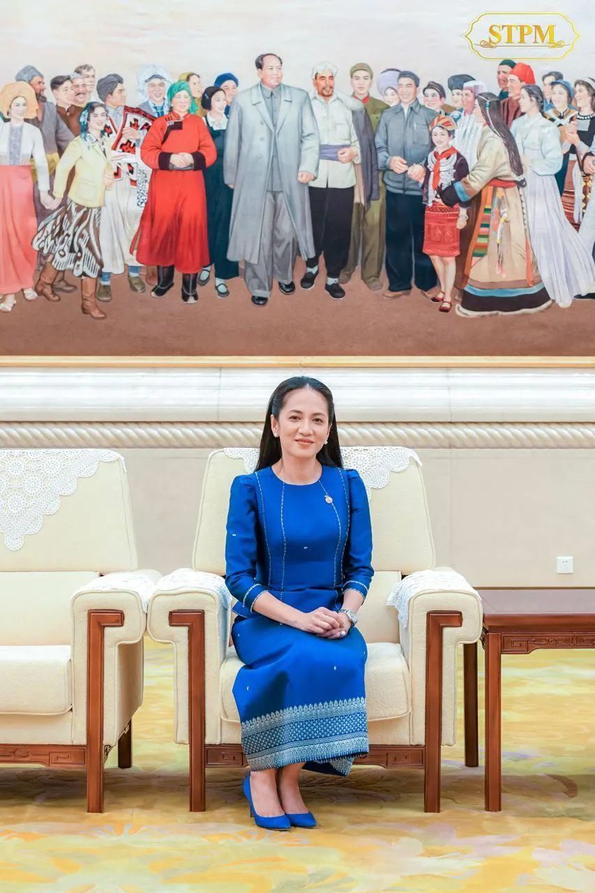 柬埔寨第一夫人碧占莫妮一行参观人民大会堂