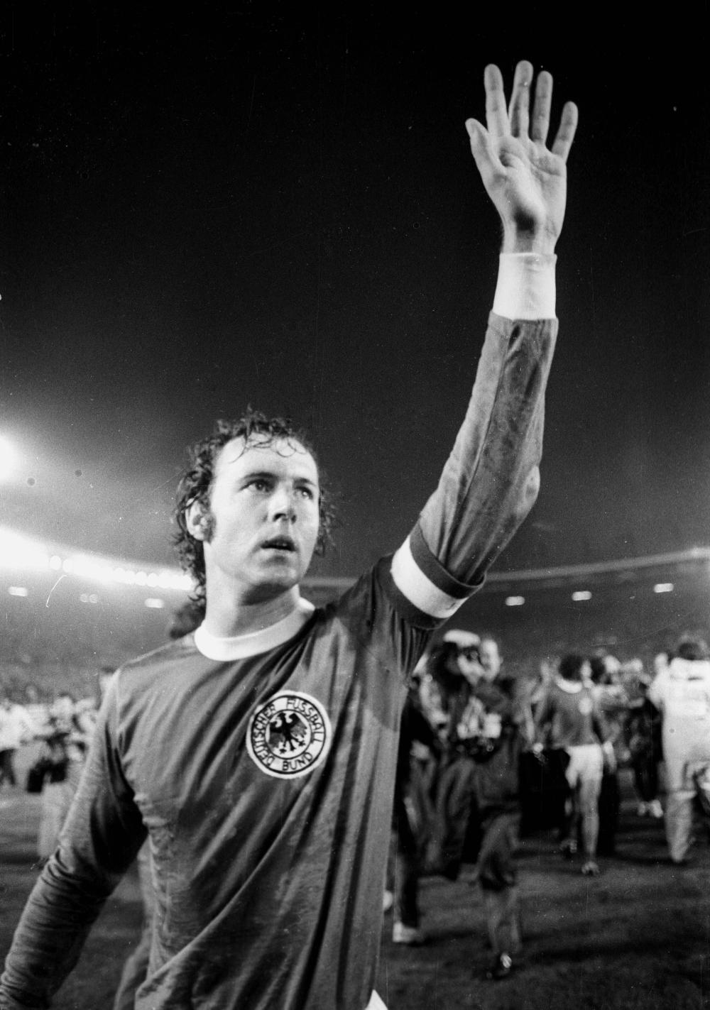 足球皇帝贝肯鲍尔78岁去世!曾寄语中国足球"多些耐心"_腾讯新闻