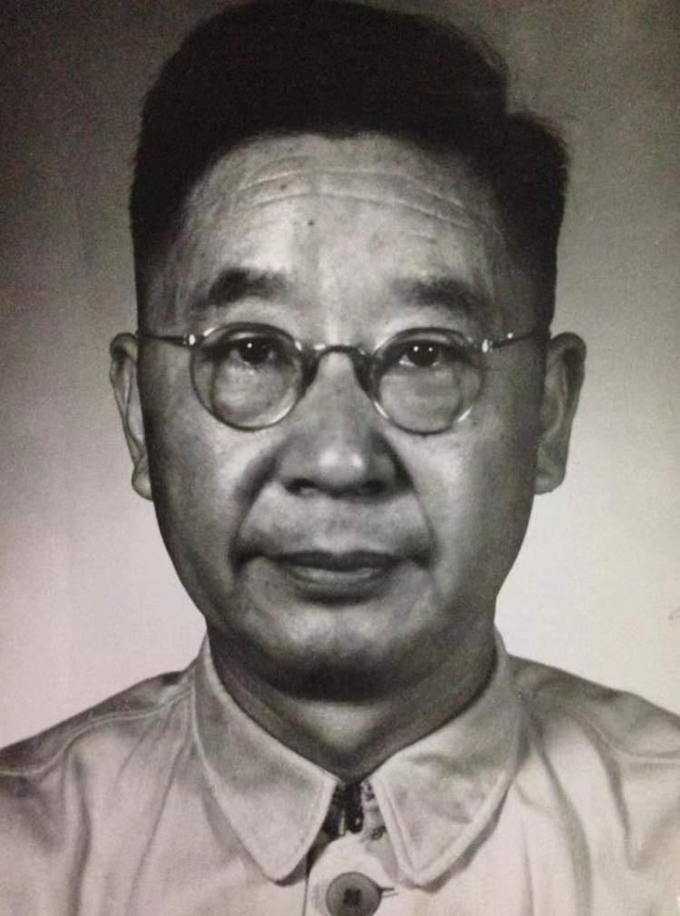 章士钊先生章士钊先生当时任中央文史馆馆长,与老舍先生时有唱和.