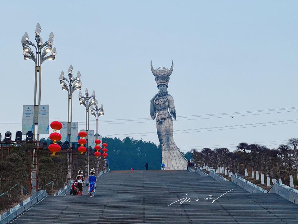 贵州剑河县有个重要地标,被誉为"全世界最高的苗族女神雕像"