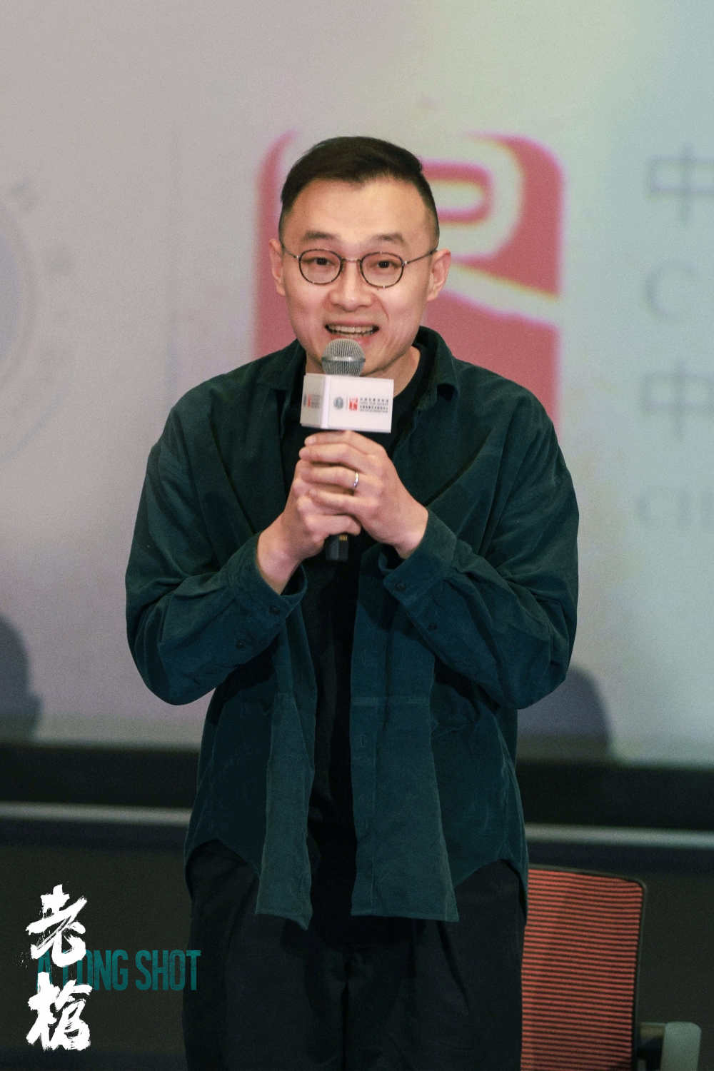 电影老枪中国首映口碑获赞祖峰秦海璐周政杰亮相北影节红毯