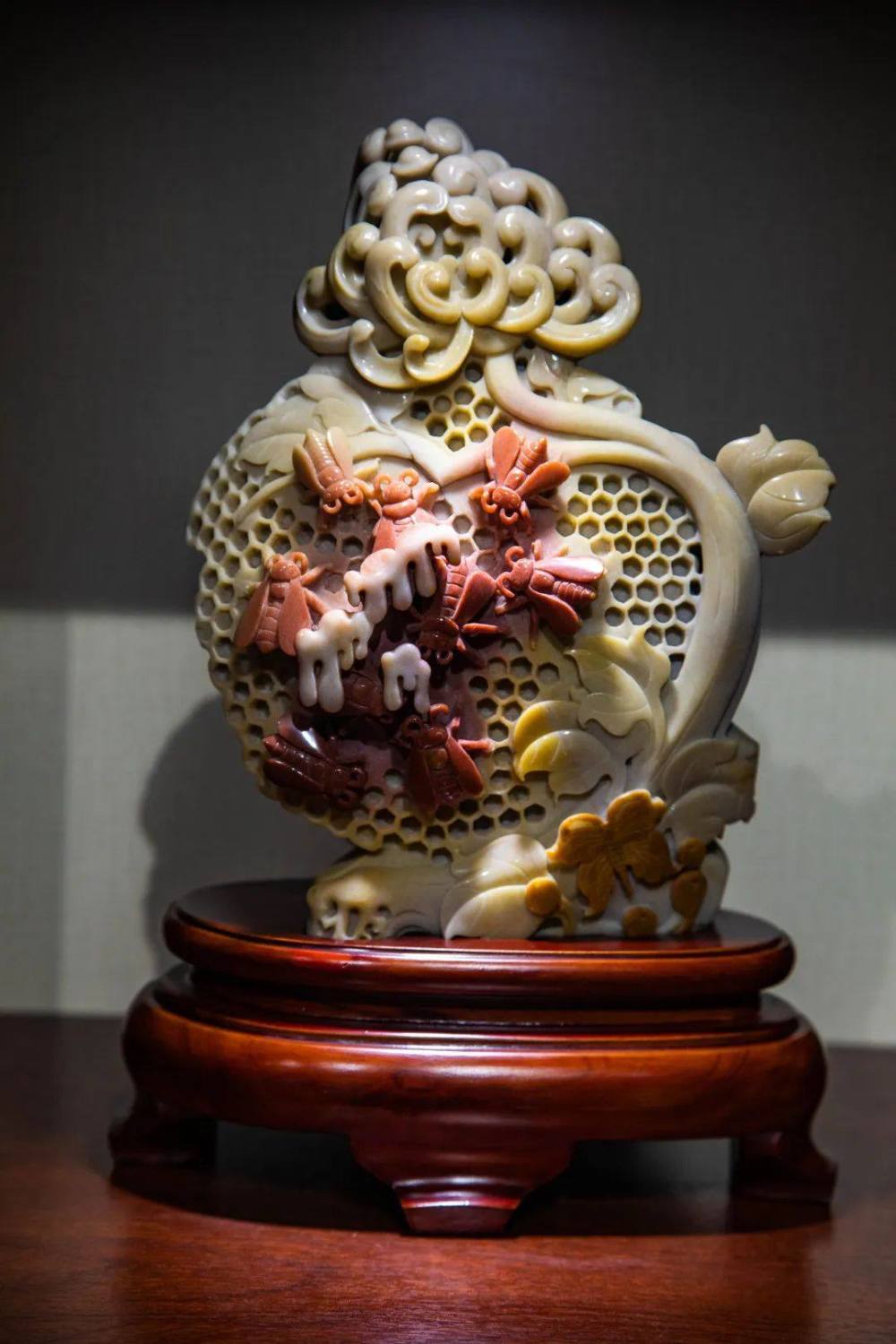 叮叮叮他把石头变成艺术品