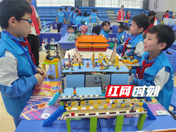 红网时刻新闻4月1日讯(记者 贺卫玲 通讯员 徐日康 杨子萌)乐高积木