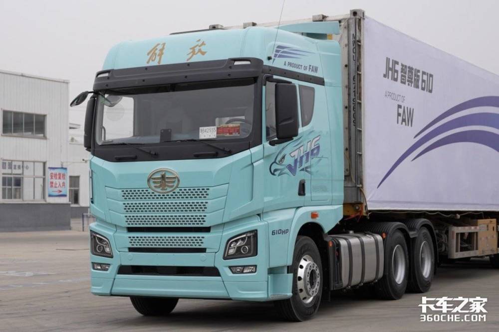 内饰全面升级更舒适610马力解放jh6智尊版牵引车卷出新高度