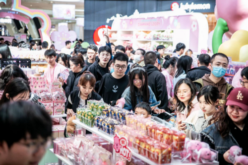 z世代新消费群体崛起,泛二次元文化破圈流行,"可爱经济"热潮逆势而上