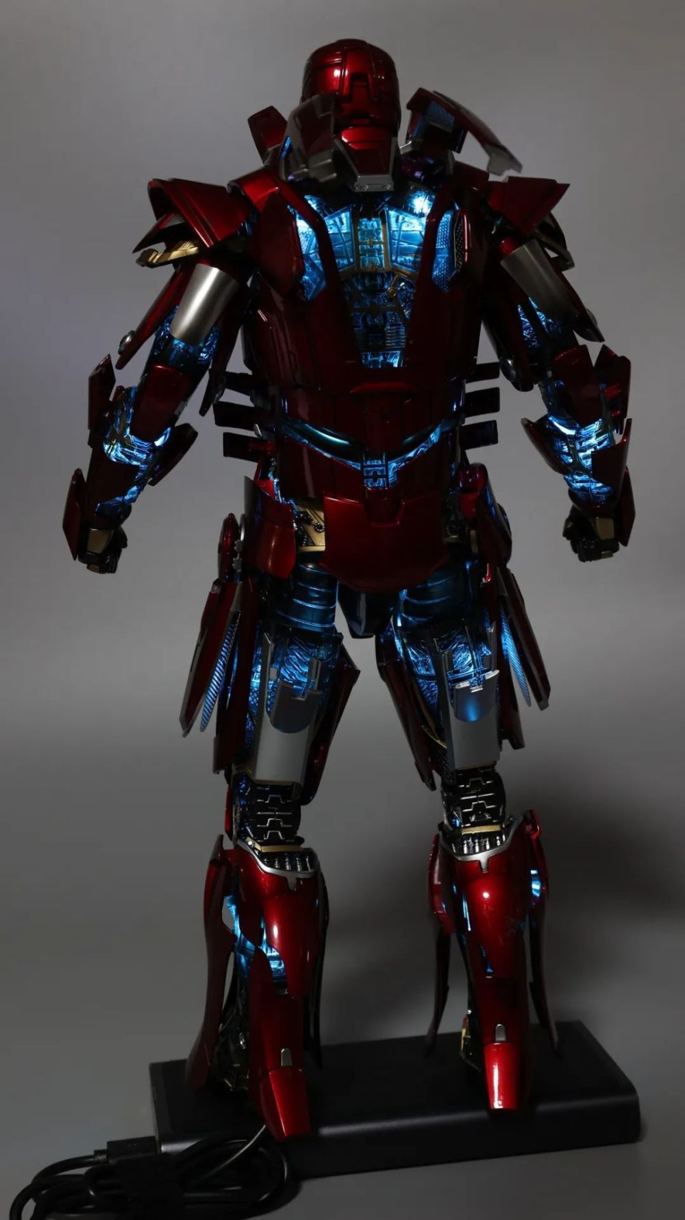 你见过内置骨骼还能爆甲的钢铁侠手办吗