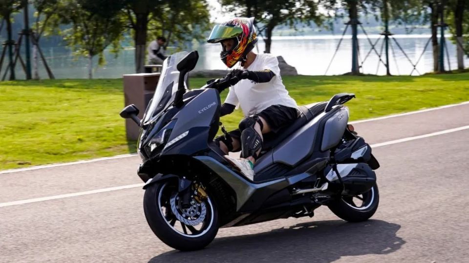 大踏板中的移动大沙发——赛科龙rt3旅行版实测,太适合跑长途了