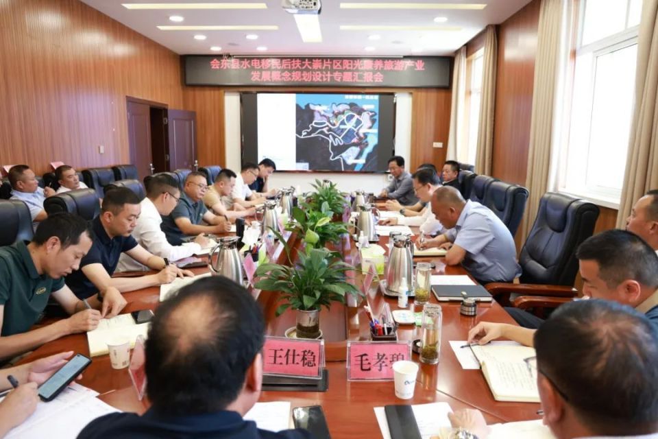 (县教体局 杨文兵)725月21日,县委第四巡察组,县审计局进驻淌塘镇