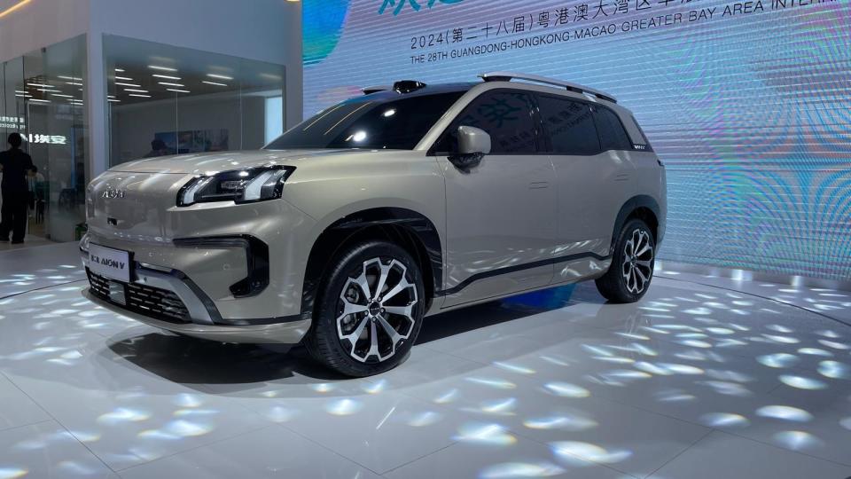 广汽传祺第2代aion v粤港澳车展实车亮相_腾讯新闻