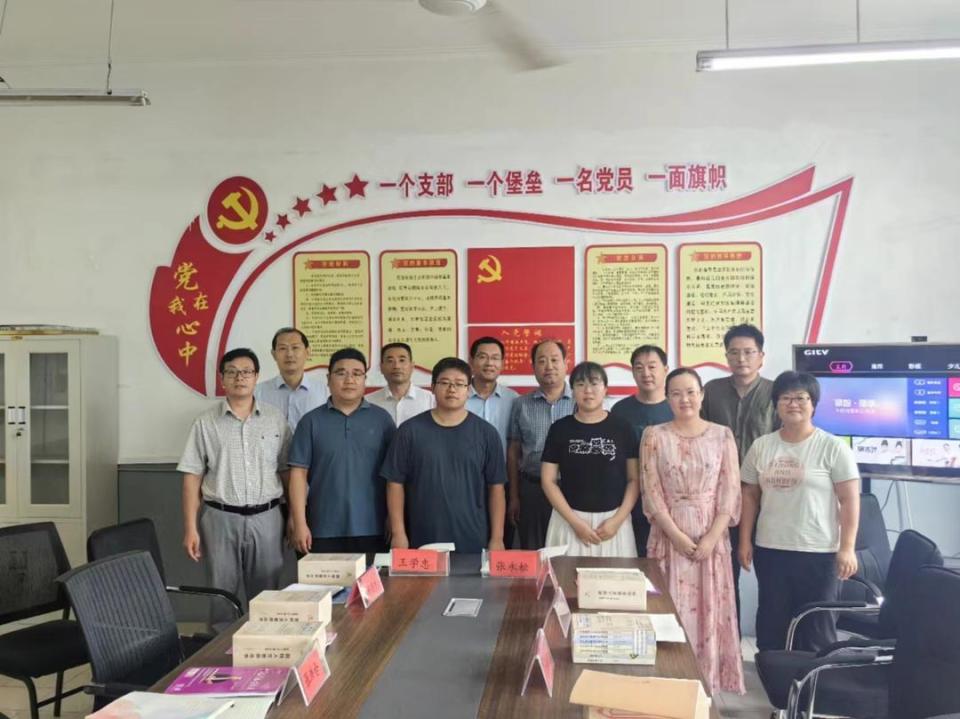 沂水一中沂蒙名师工程人选工作室开展读书分享活动