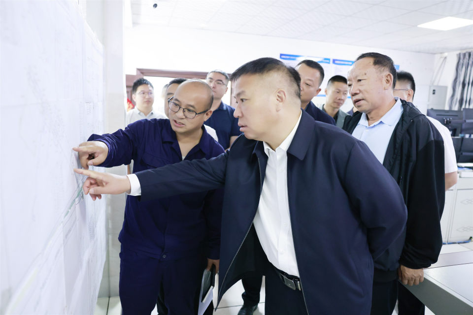 李先祥深入富源县督导检查节日期间煤矿安全生产工作时强调:时时以