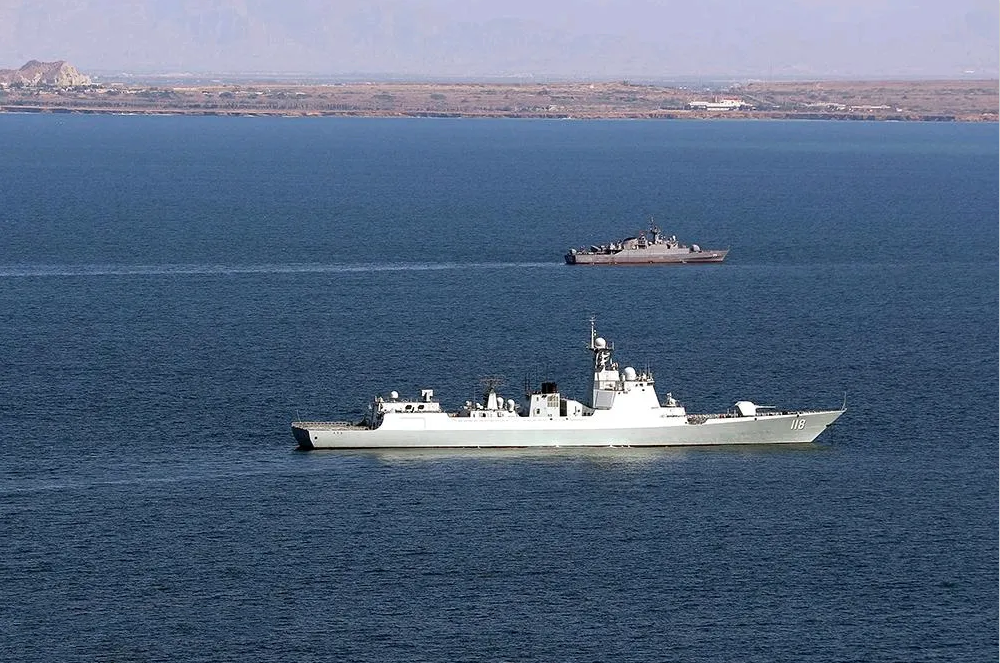 领先于俄罗斯海军的瓦良格号导弹巡洋舰和伊朗海军的"贾马兰"号驱逐舰
