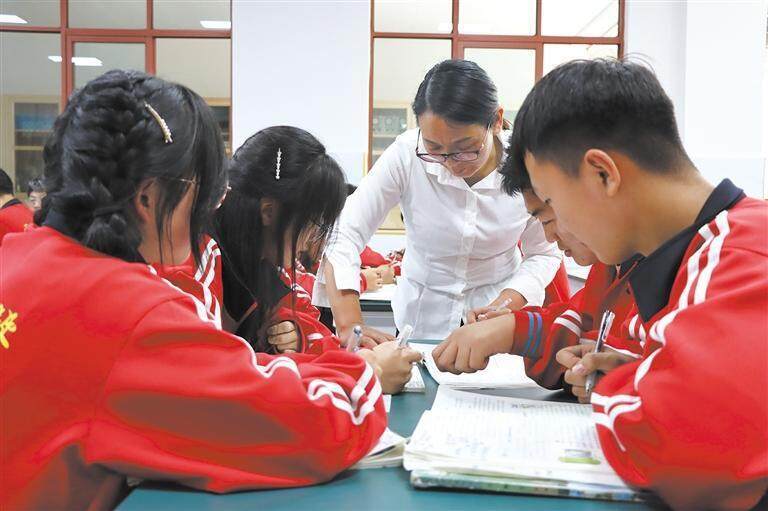 【源头新闻大赛】会泽一中"师生互嵌"上好每一堂课_腾讯新闻