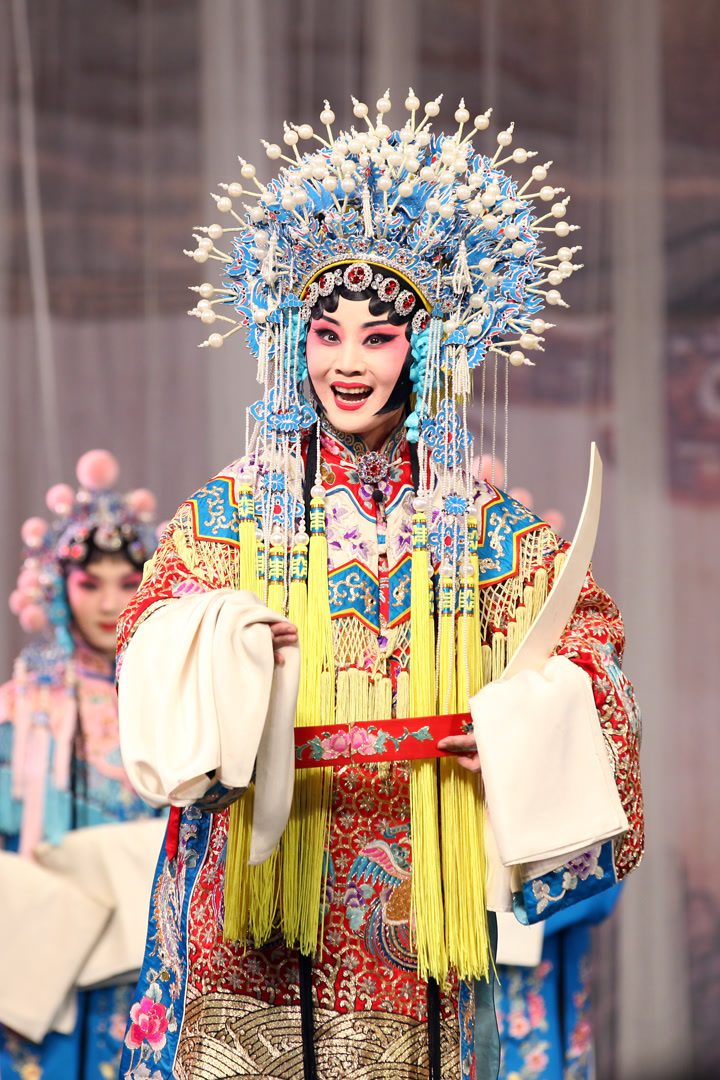 台前幕后担使命 戏里戏外绽芳华