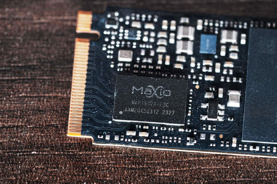 系统盘&pssd,7200mb/s高速,2t大容量,宏碁n7000暗影骑士擎开箱_腾讯