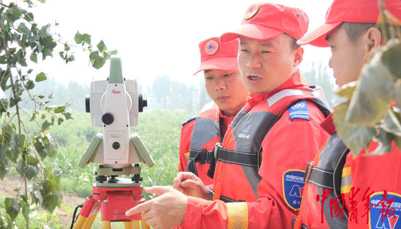 当时,中国安能集团湖南应急救援基地救援分队分队长李云迅速带领处置