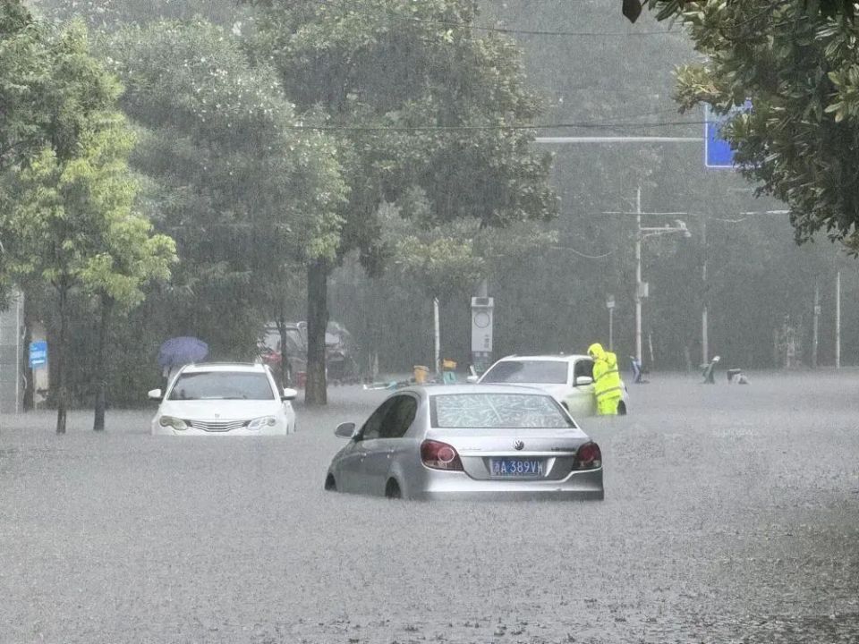 南昌大雨图片