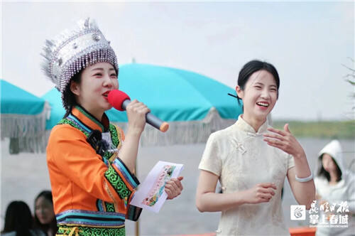 群主持人,云南农业大学茶学院茶艺团同学,楚雄彝族歌手常丽萍和市民