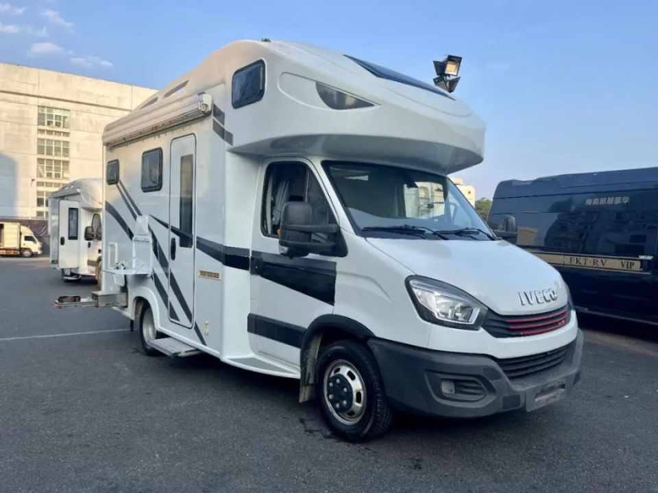 【二手方车】20年6月凤凰依维柯大额头房车