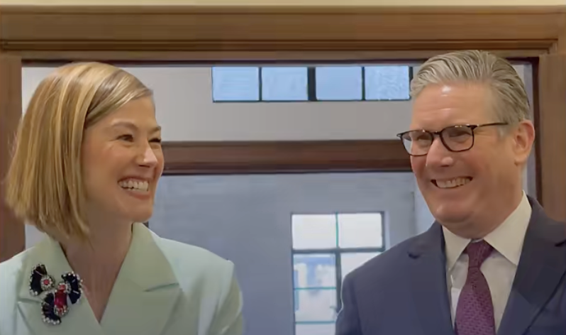 ˹��Ĭ�Ϻ��� ����Ϊ������λ������ʮ������Ӣ��Ů�ǣ�