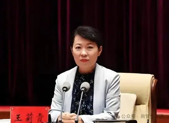 打开正部级“女老虎”王莉霞的千万衣橱，当场滚出一件东西_腾讯新闻