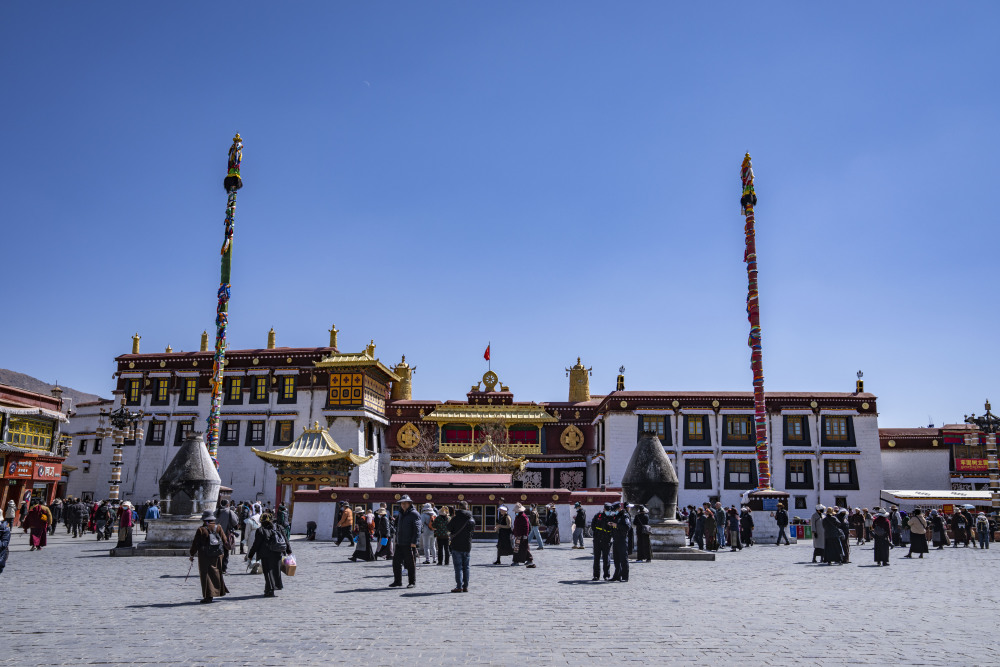 西藏:春"染"拉萨