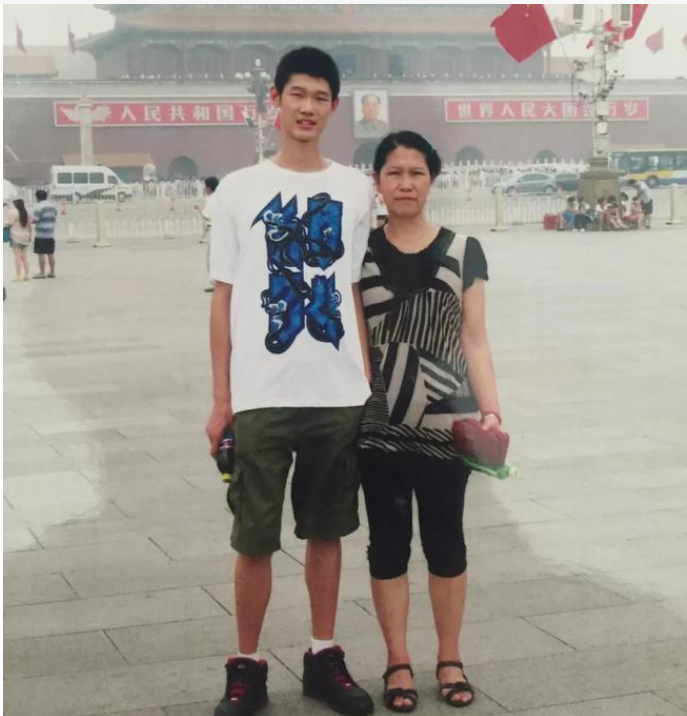 他为了赚钱养家放弃清华,力压赵继伟获得mvp,娶初恋生下双胞胎