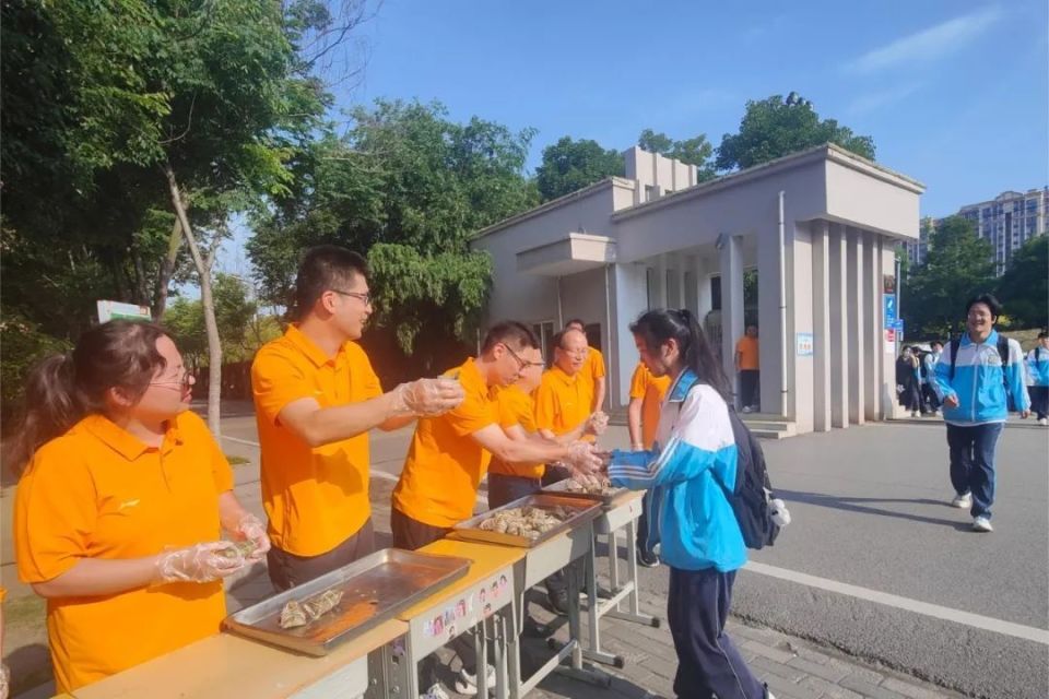 寿县中学举行端午节助力高考活动