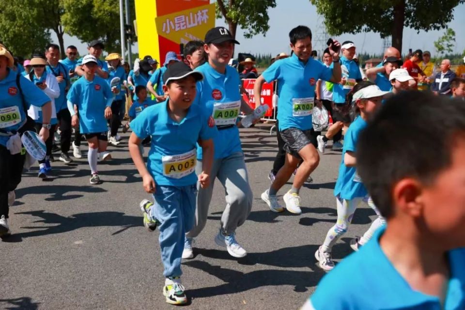 朱倩倩表示这次的亲子活动感觉非常好:"10公里的长距离跑,让孩子从