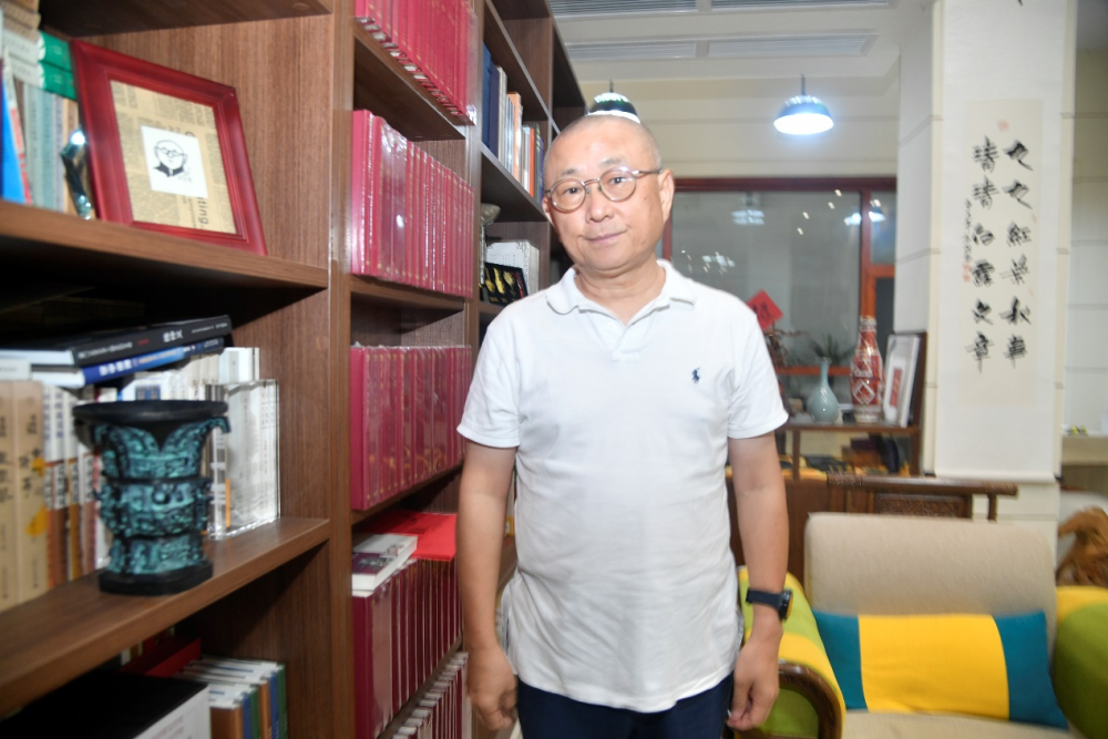 百家访谈｜刘醒龙：车工经历让我练成不锈钢一样的文学性格_腾讯新闻